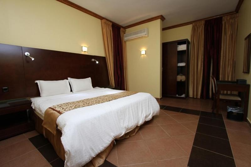 Raoum Inn Αράρ Δωμάτιο φωτογραφία